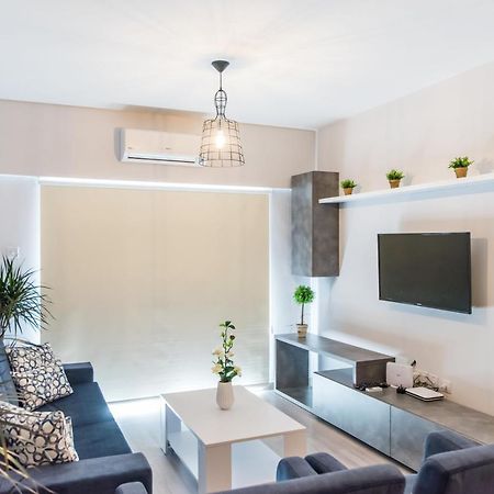 Paradise Promenade Apartment, 2Min Distance From Larnaca Marina Esterno foto